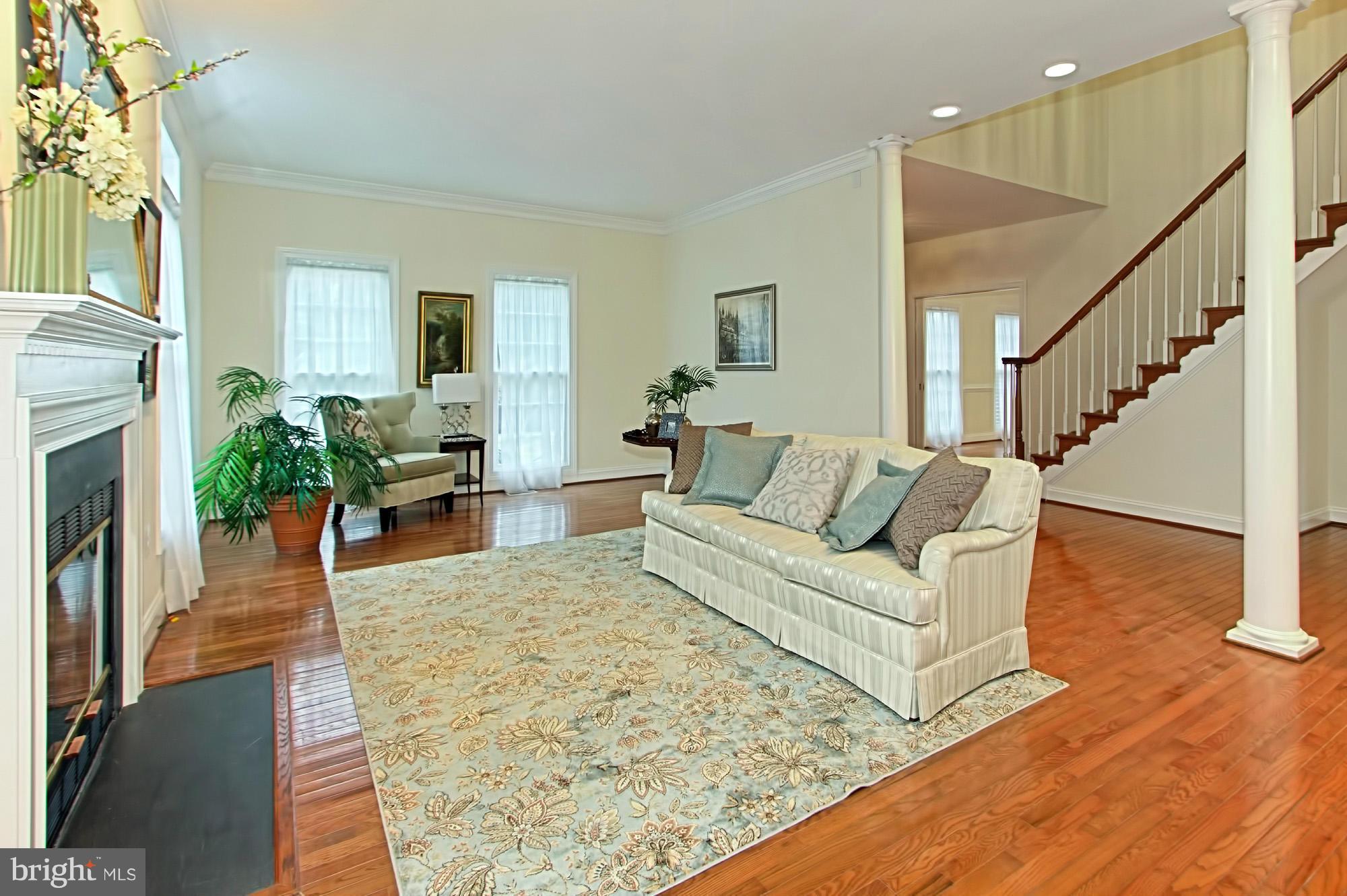 3807 Hummer Road Annandale, VA 22003 - Photo 4 of 30 Living Room
