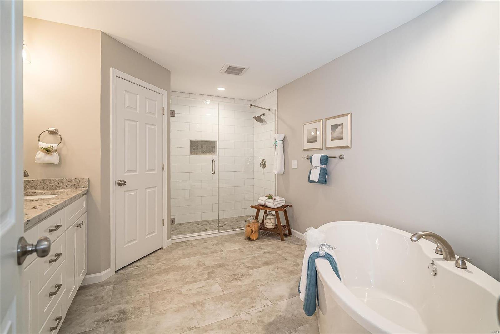 13991 Ladue Road Chesterfield, MO 63017 - Photo 22 of 35 Gallery Image 22