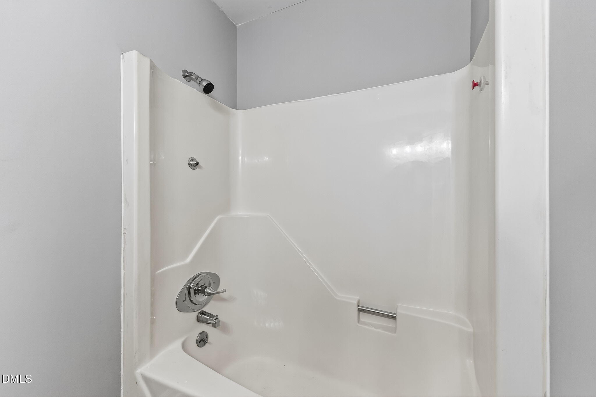 505 Pineview Road Kenly, NC 27542 - Photo 17 of 35 a bathroom with a bathtub