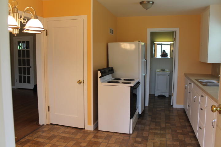 18 East Acres Road Pittsfield, MA 01201 - Photo 7 of 14 Spacious Eat in Kitchen