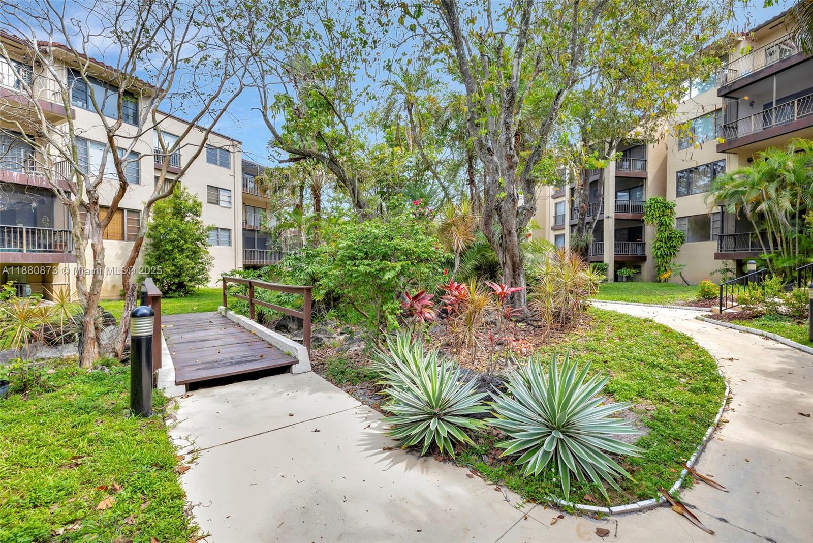 6010 South Falls Cir Drive, Unit 419 Lauderhill, FL 33319 - Photo 44 of 45 a view of an outdoor sitting space