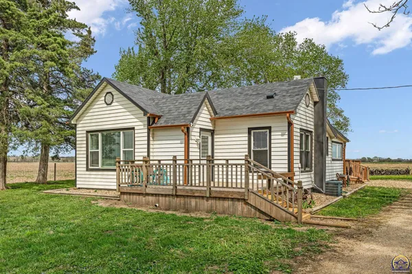 $280,000 | 3544 Northwest Davis Road, Rossville, KS 66533