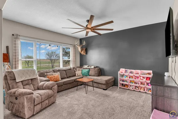 $280,000 | 3544 Northwest Davis Road, Rossville, KS 66533