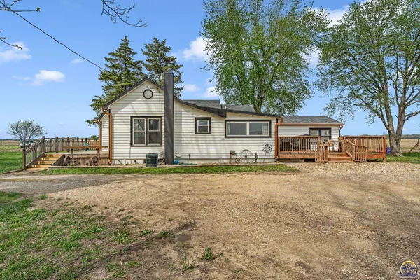 $280,000 | 3544 Northwest Davis Road, Rossville, KS 66533