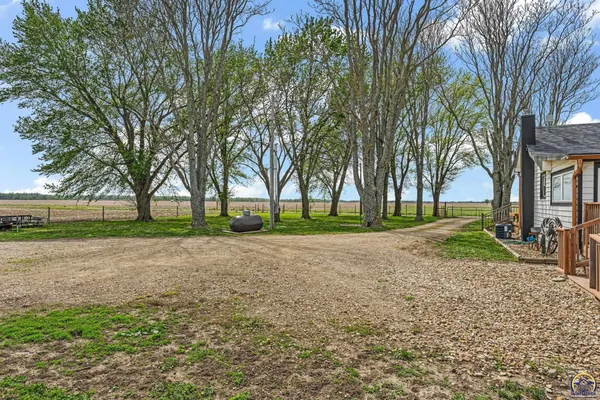 $280,000 | 3544 Northwest Davis Road, Rossville, KS 66533