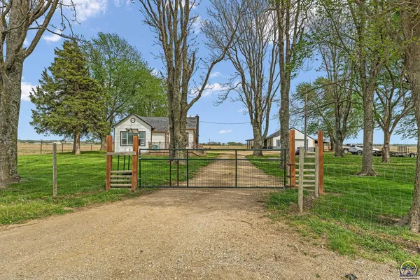 $280,000 | 3544 Northwest Davis Road, Rossville, KS 66533