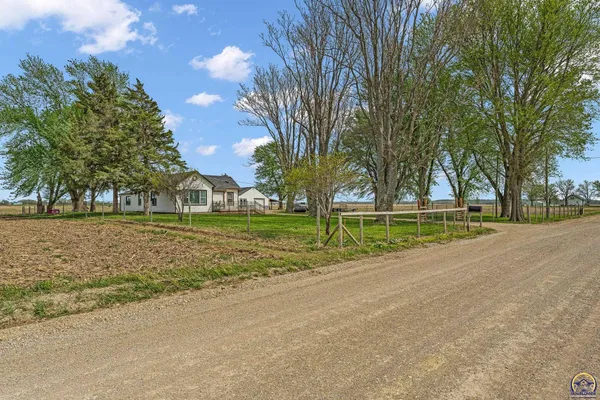 $280,000 | 3544 Northwest Davis Road, Rossville, KS 66533