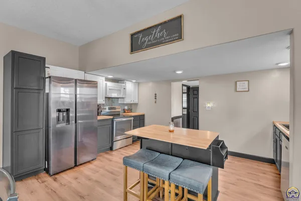 $280,000 | 3544 Northwest Davis Road, Rossville, KS 66533