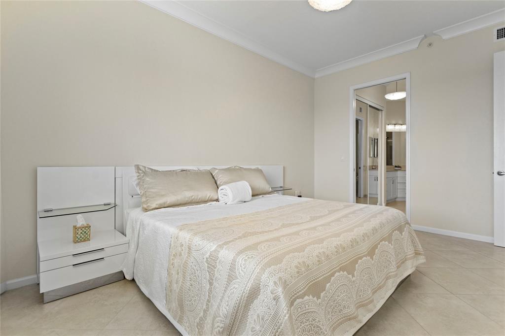 3500 Oaks Clubhouse Drive, Unit 505 Pompano Beach, FL 33069 - Photo 22 of 33 a bedroom with a bed and a cabinets