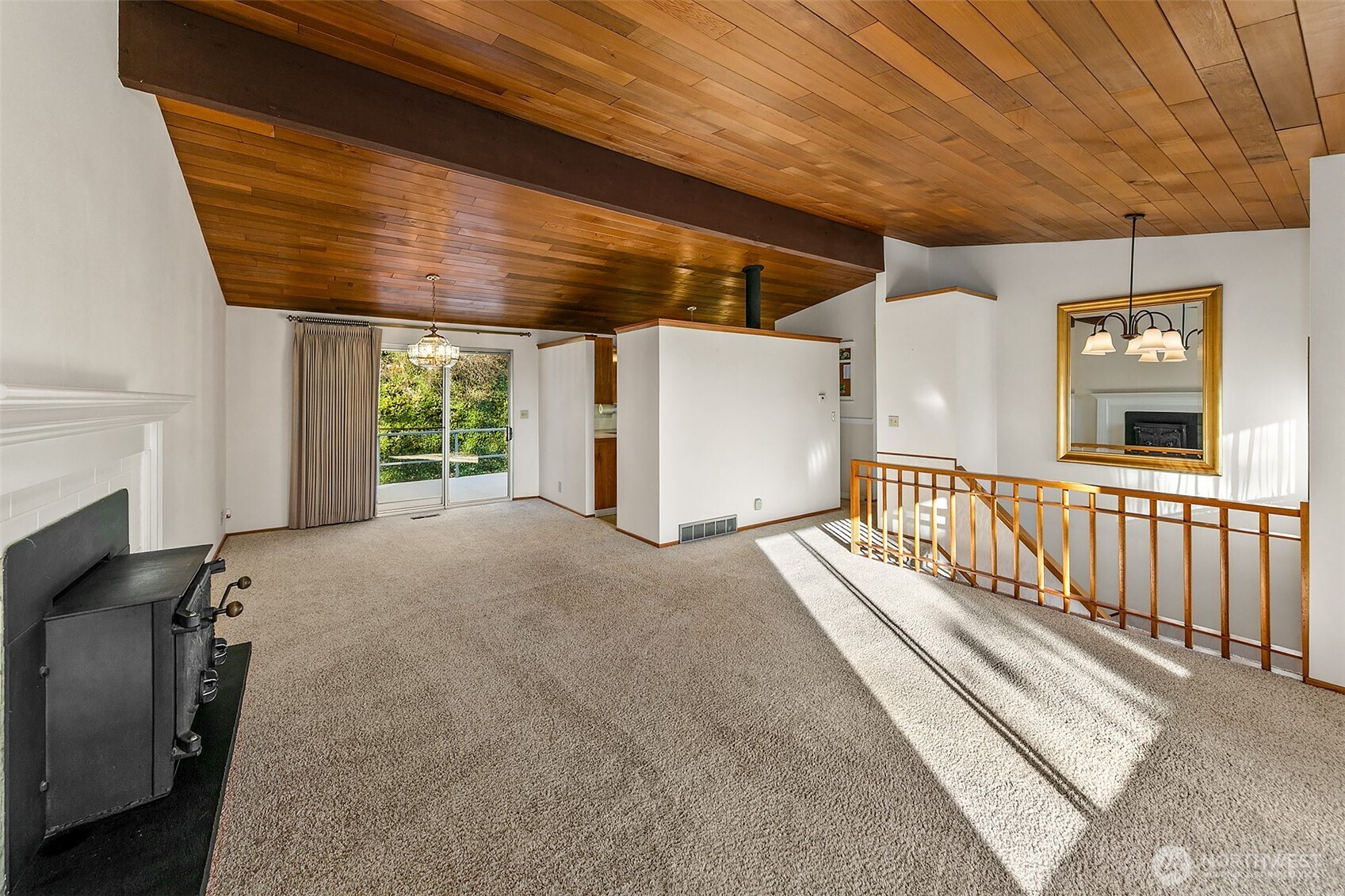 2624 Southwest 172nd Street Burien, WA 98166 - Photo 7 of 30 a view of a hallway with entryway