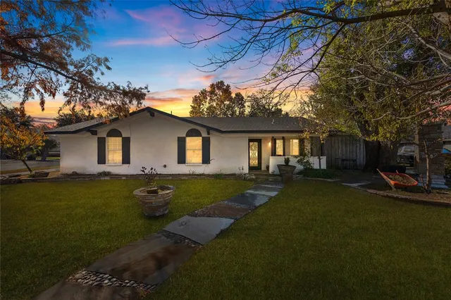 a view of a house with backyard and sitting area