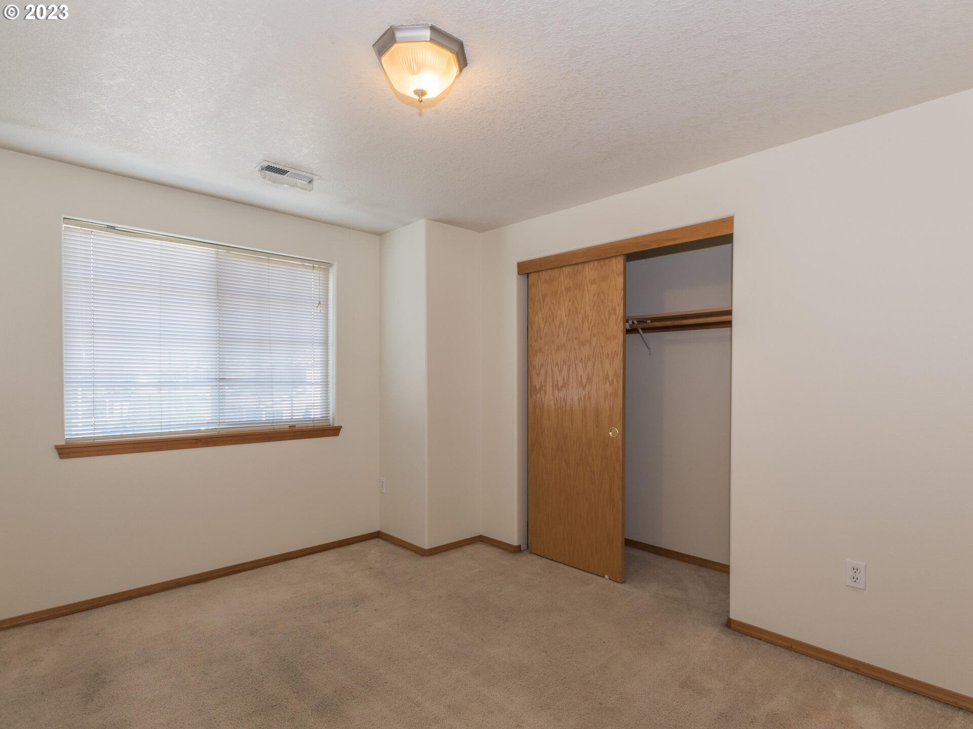 1058 Southwest Ivory Loop Gresham, OR 97080 - Photo 20 of 31 an empty room with windows