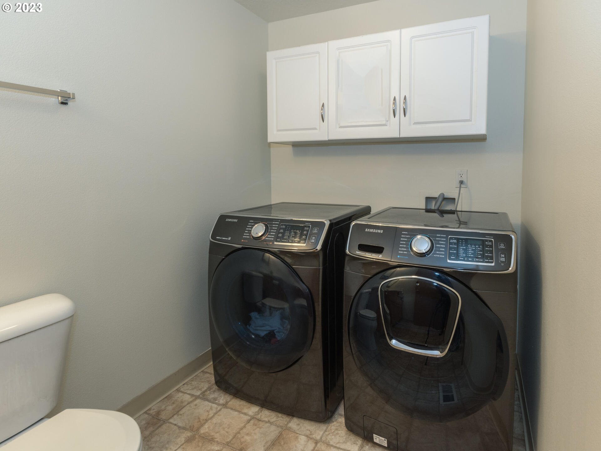 1058 Southwest Ivory Loop Gresham, OR 97080 - Photo 28 of 31 a utility room with dryer and washer