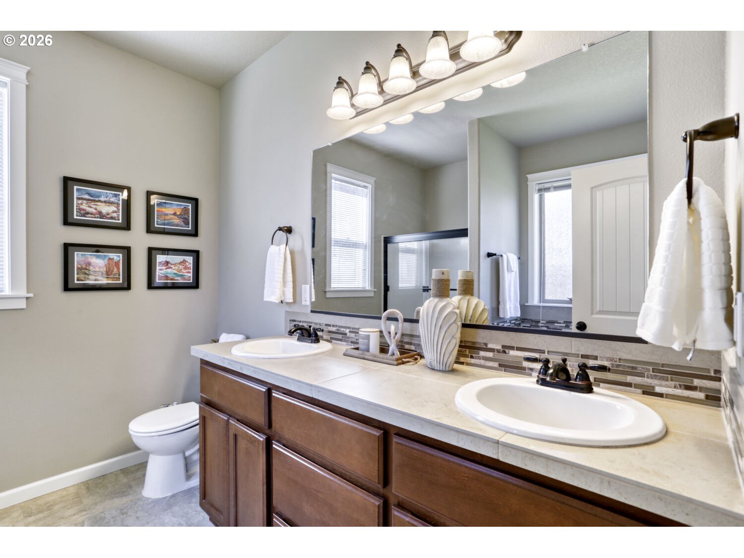 2141 Thomas Way Hubbard, OR 97032 - Photo 19 of 34 Bathroom