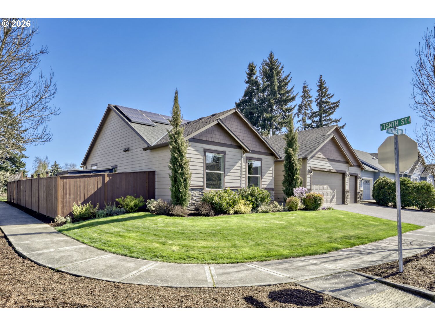 2141 Thomas Way Hubbard, OR 97032 - Photo 2 of 34 Entrance/Foyer