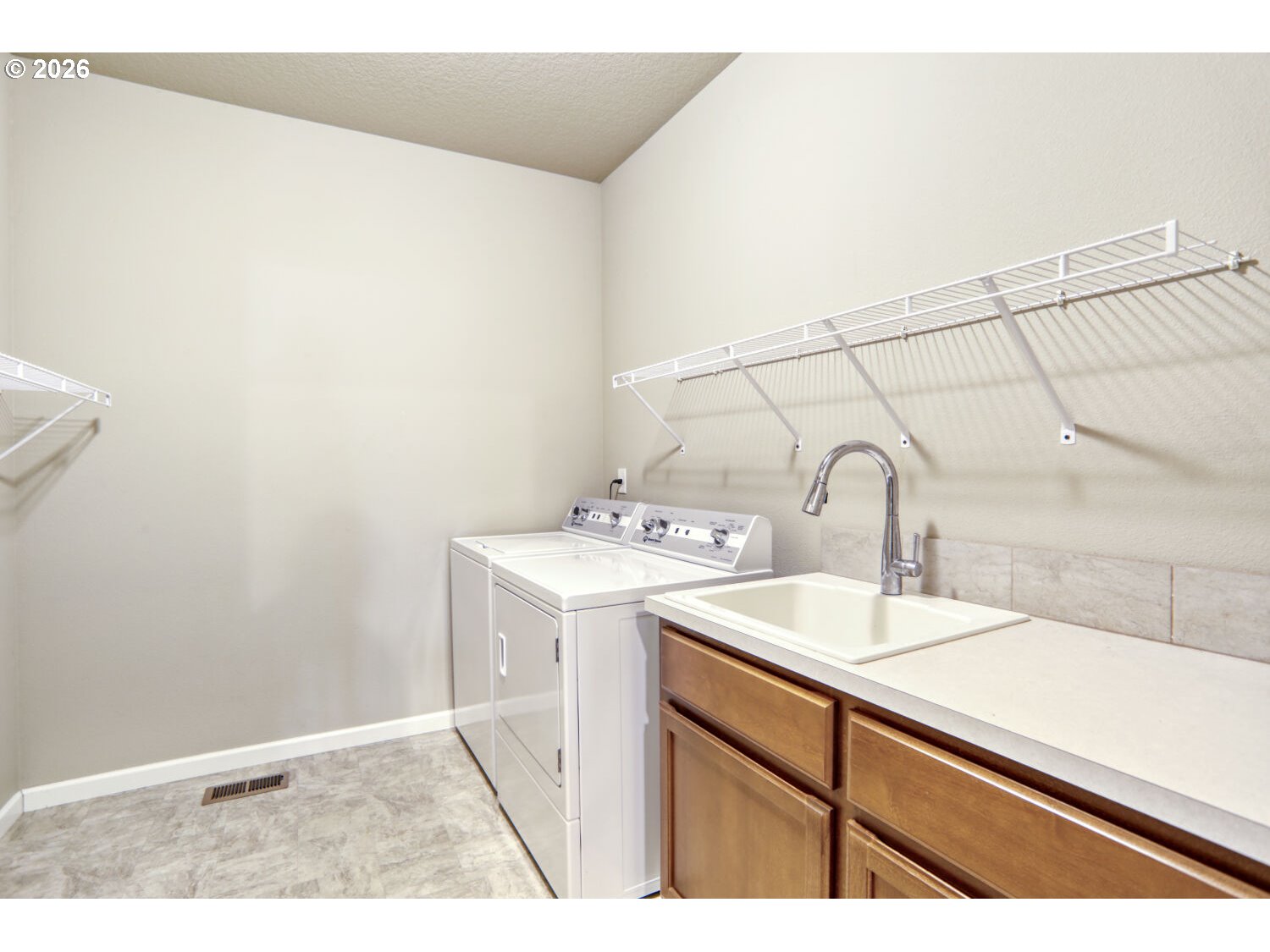 2141 Thomas Way Hubbard, OR 97032 - Photo 22 of 34