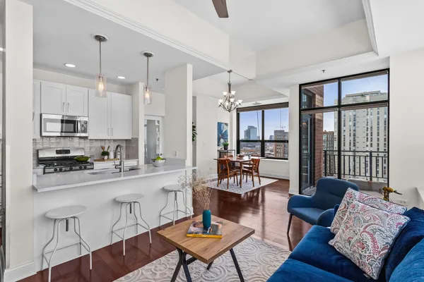 $515,000 | 400 West Ontario Street, Unit 1701, Chicago, IL 60654