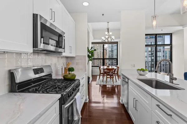 $515,000 | 400 West Ontario Street, Unit 1701, Chicago, IL 60654