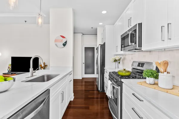 $515,000 | 400 West Ontario Street, Unit 1701, Chicago, IL 60654