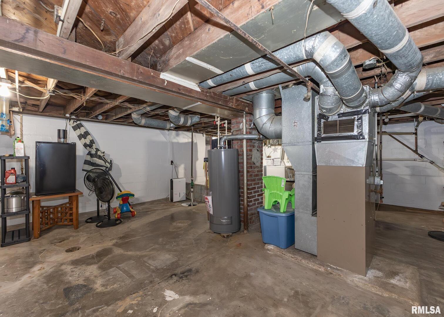 116 West Garfield Street Kewanee, IL 61443 - Photo 16 of 23 a view of a room with gym equipment