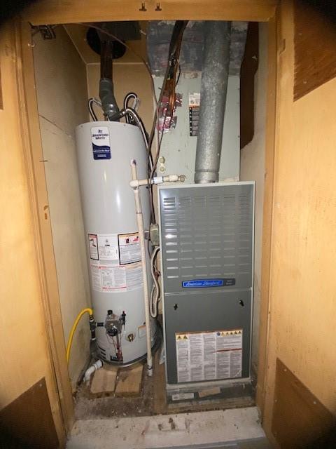 7060 John T White Road Fort Worth, TX 76120 - Photo 11 of 13 a utility room with dryer and washer