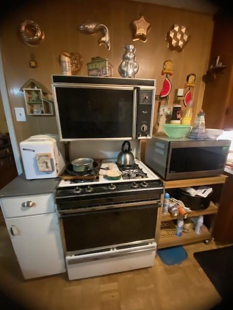 7060 John T White Road Fort Worth, TX 76120 - Photo 7 of 13 a stove top oven sitting inside of a kitchen