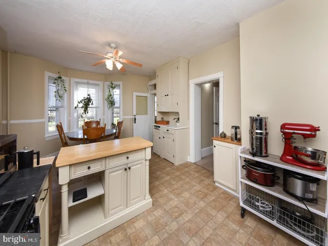 a view of a workspace with furniture