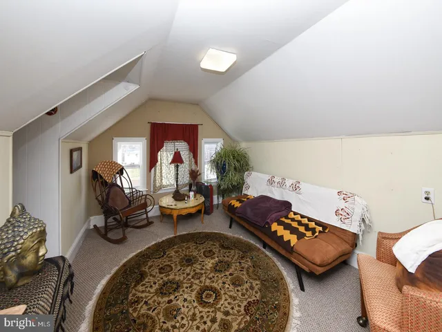 a view of a house with backyard and porch