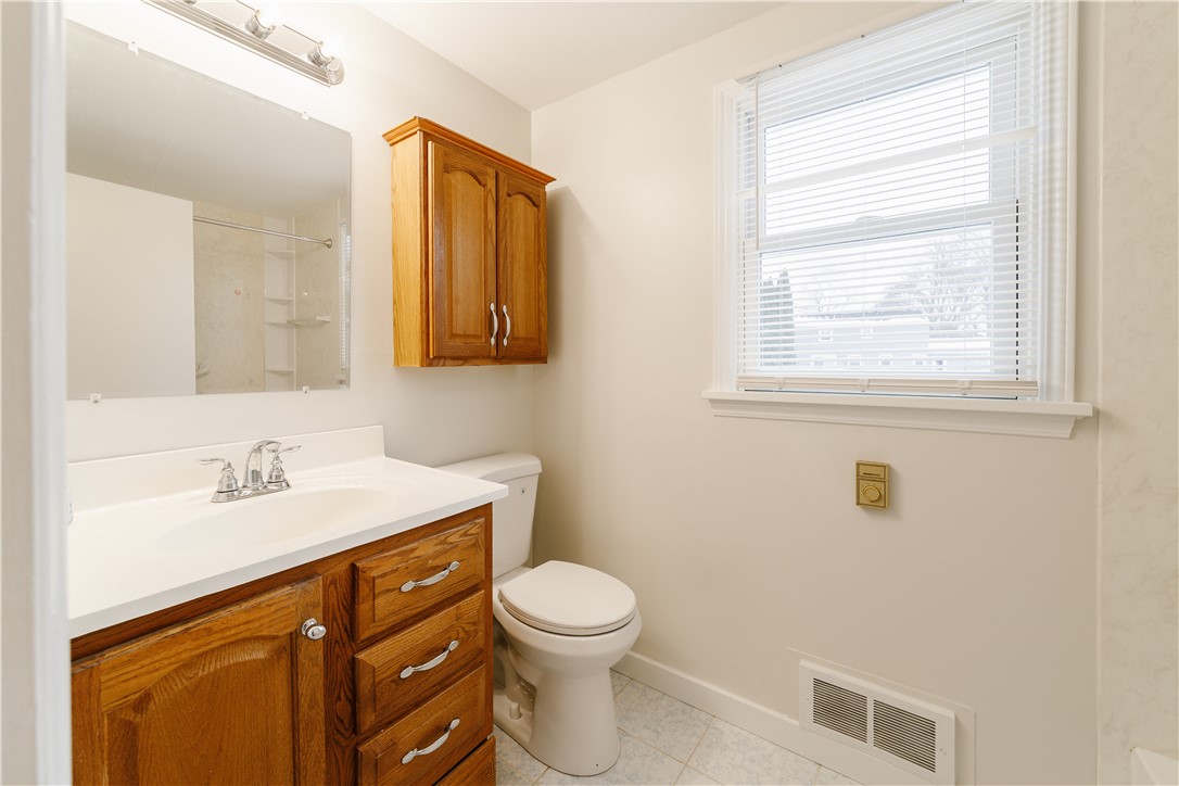 53 Squirrels Heath Road Perinton, NY 14450 - Photo 17 of 36