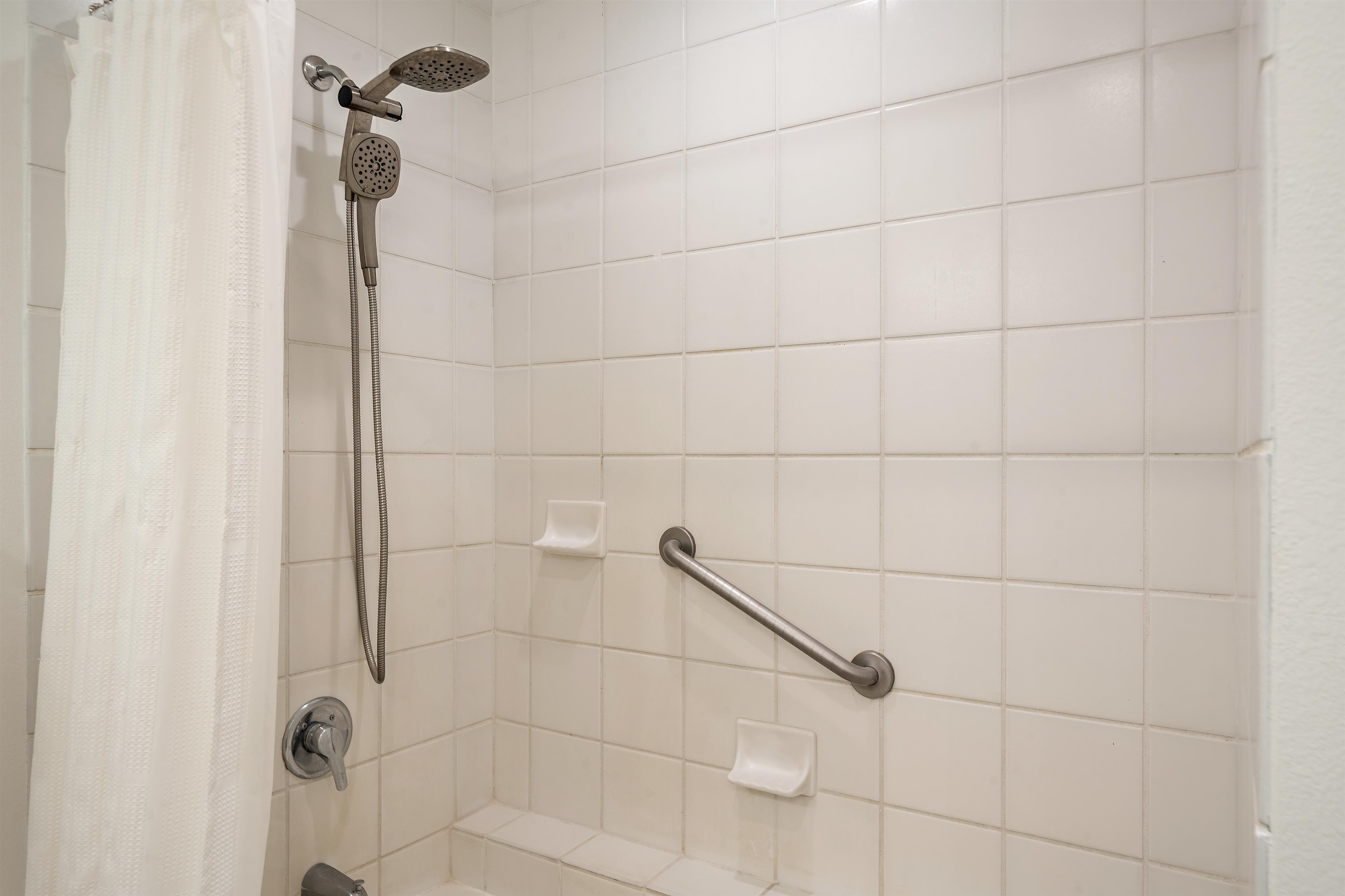 2777 South Kihei Road, Unit K102 Kihei, HI 96753 - Photo 29 of 41 a bathroom with a shower