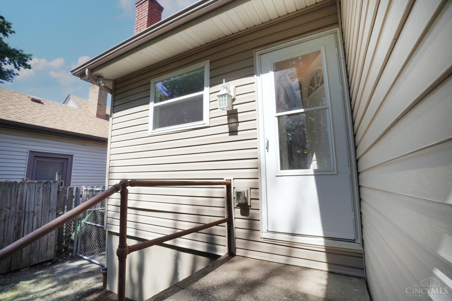 1915 Dale Road Cincinnati, OH 45237 - Photo 24 of 31