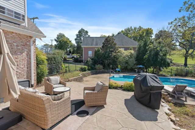 a picture of a very nice looking building