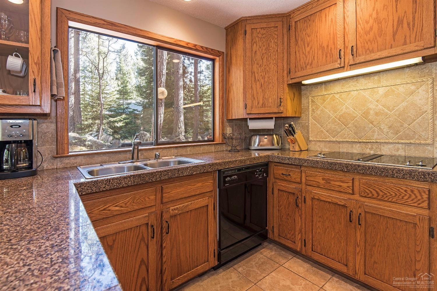 70933 Chicory, Unit B 25 Black Butte Ranch, OR 97759 - Photo 6 of 22 Gallery Image 6