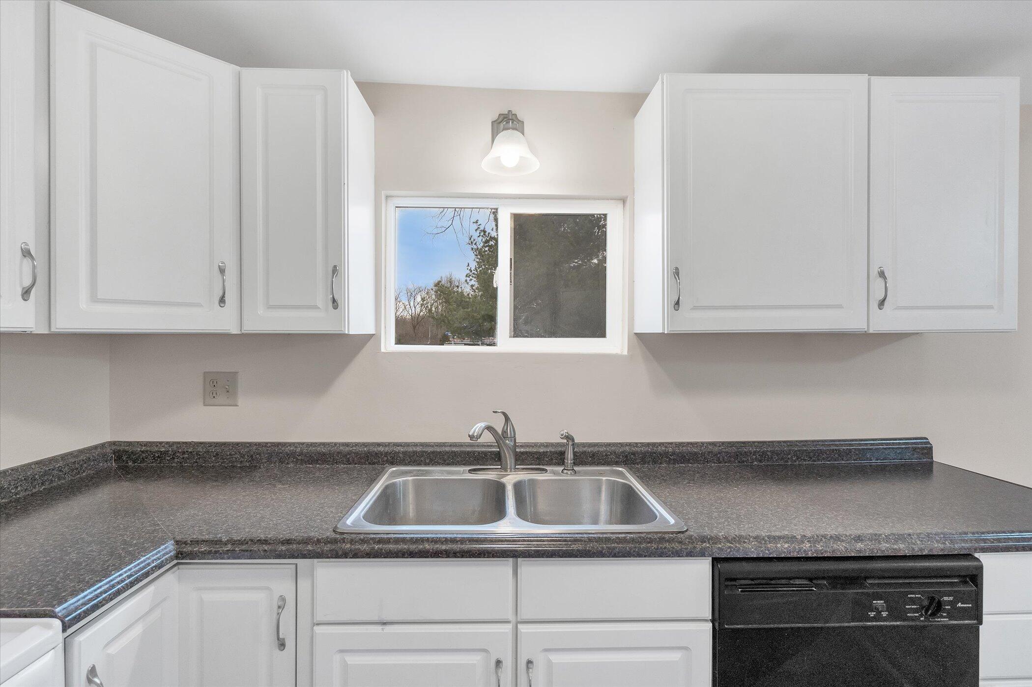 2991 South Meridian Road Jackson, MI 49203 - Photo 13 of 35 13-2991-S-Meridian-Rd-WindowStill-Real-E