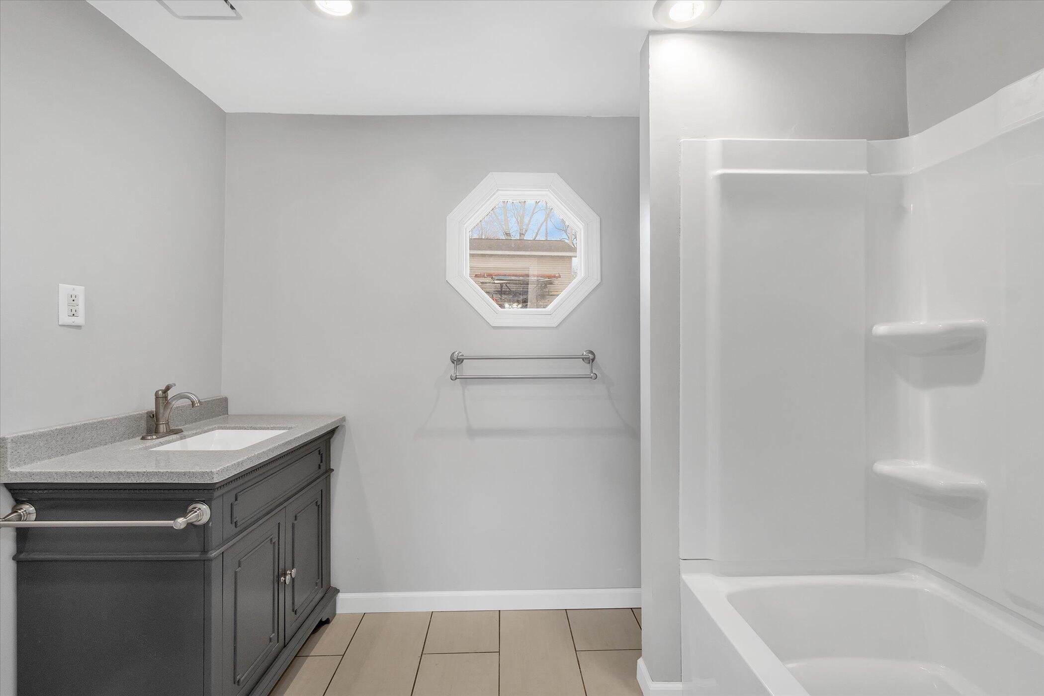 2991 South Meridian Road Jackson, MI 49203 - Photo 20 of 35 20-2991-S-Meridian-Rd-WindowStill-Real-E