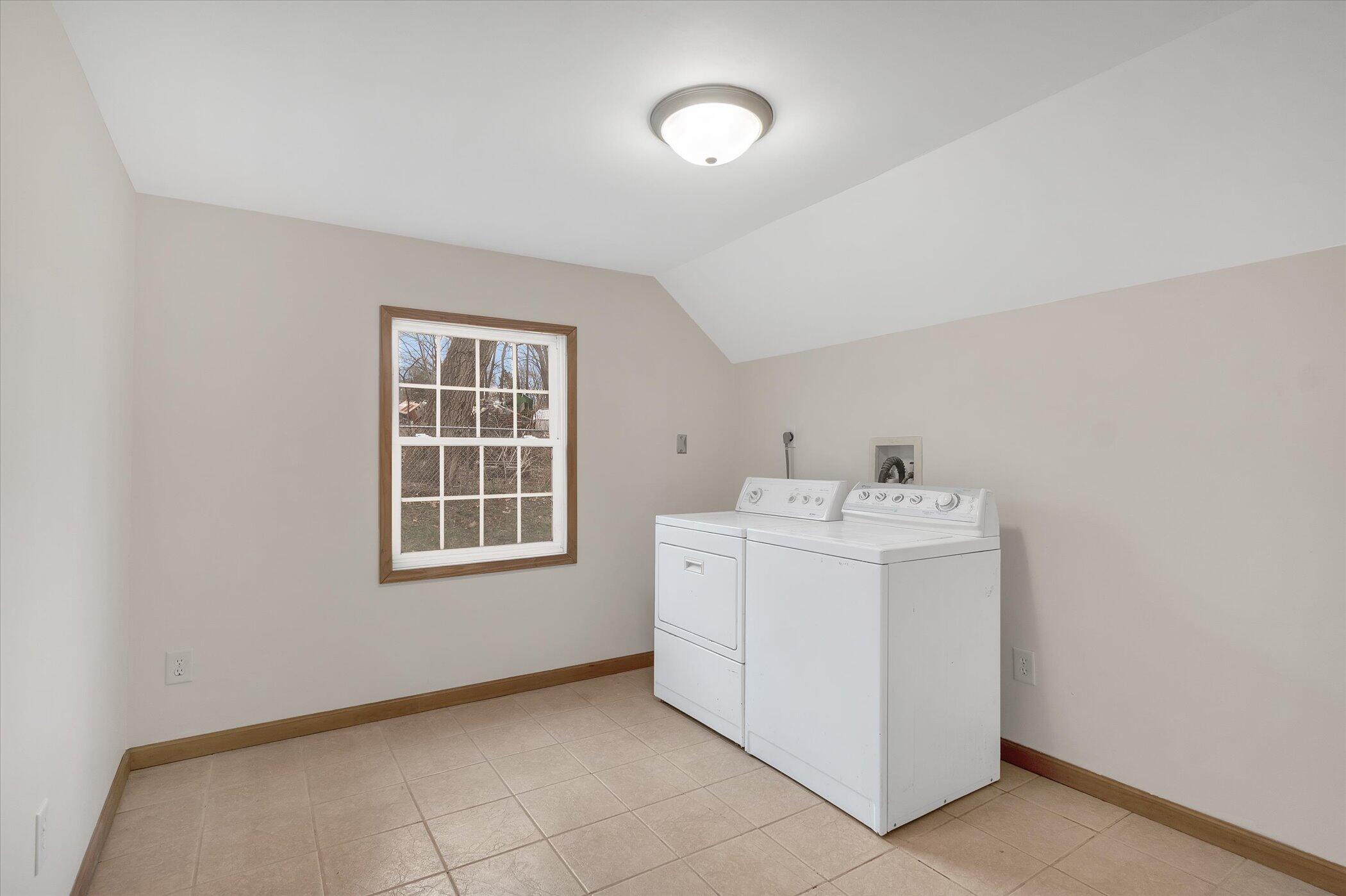 2991 South Meridian Road Jackson, MI 49203 - Photo 23 of 35 23-2991-S-Meridian-Rd-WindowStill-Real-E