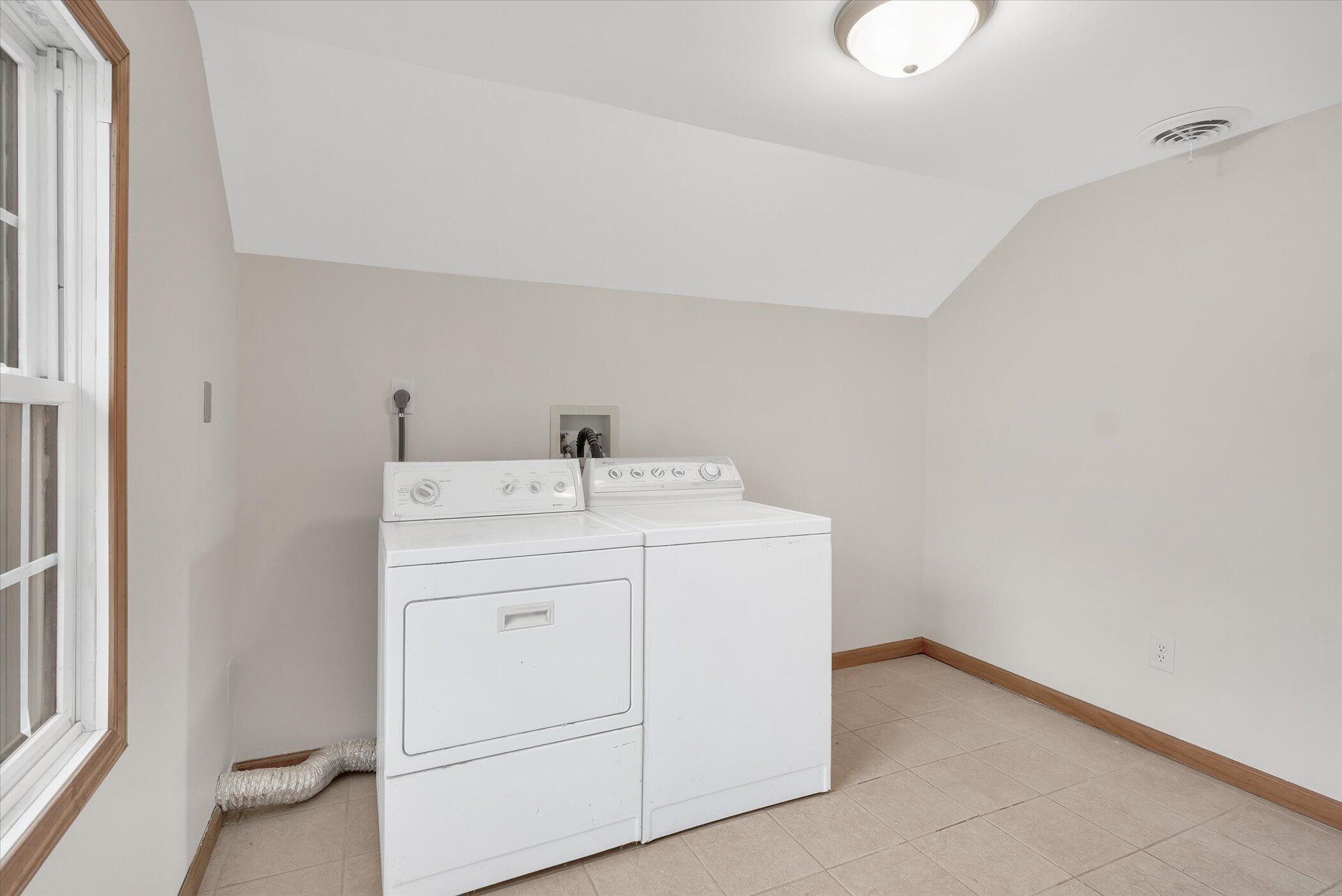 2991 South Meridian Road Jackson, MI 49203 - Photo 24 of 35 24-2991-S-Meridian-Rd-WindowStill-Real-E