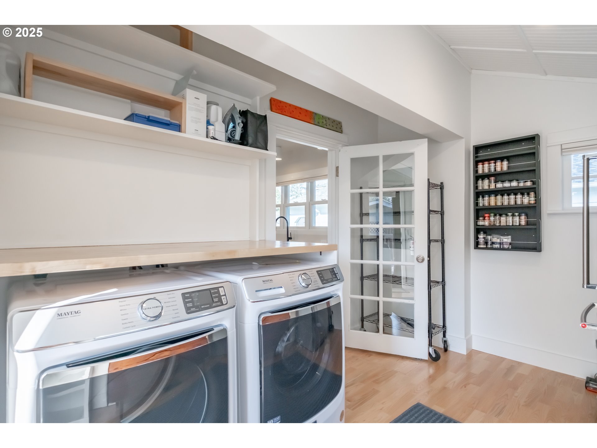 206 East 5th Street Newberg, OR 97132 - Photo 20 of 48 a view of kitchen with oven
