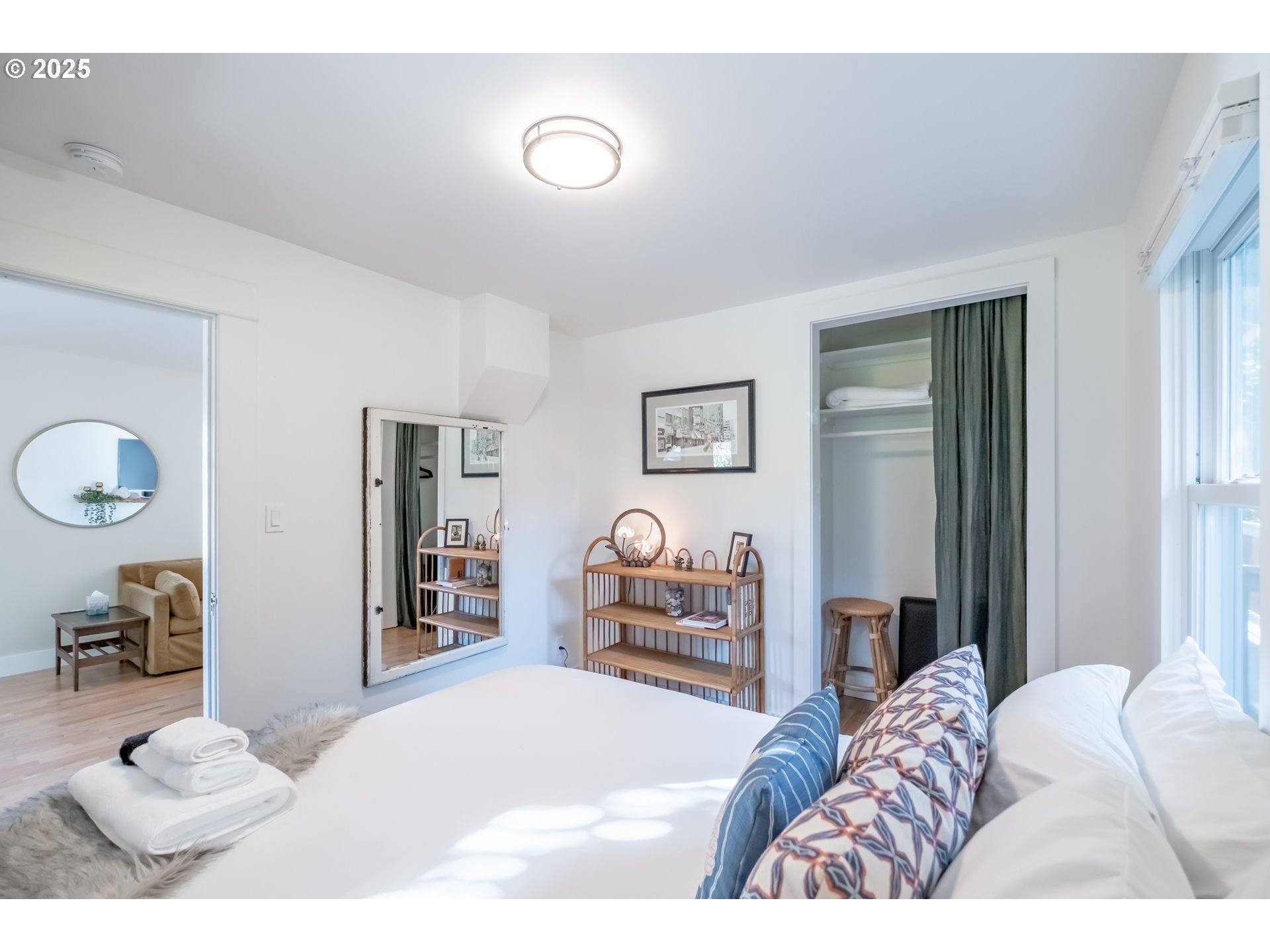 206 East 5th Street Newberg, OR 97132 - Photo 25 of 48 a bedroom with a bed and cabinets