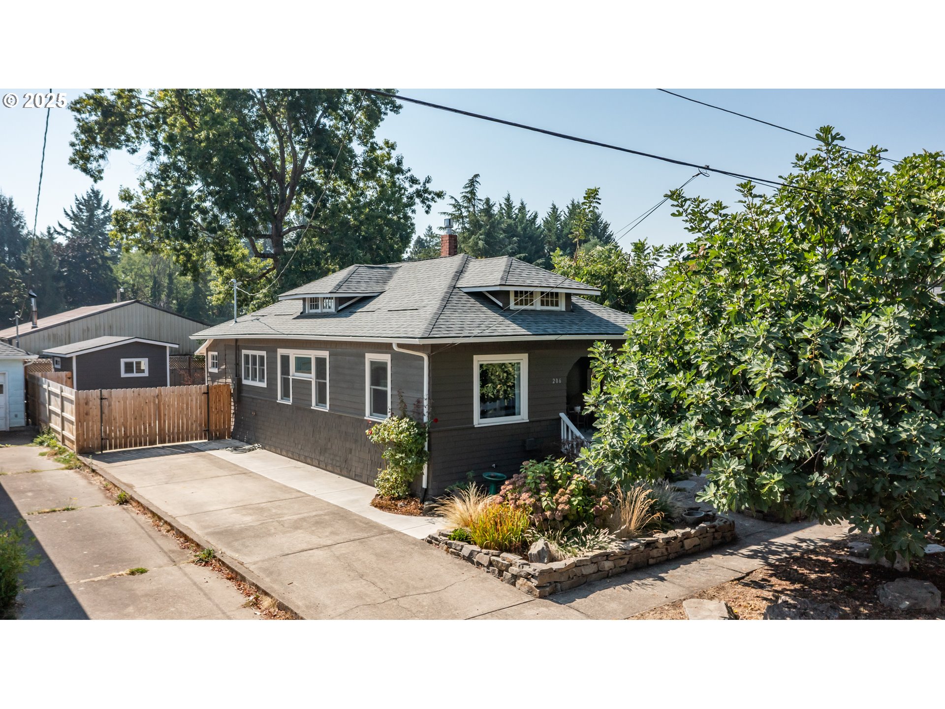 206 East 5th Street Newberg, OR 97132 - Photo 30 of 48 a view of a house with a patio