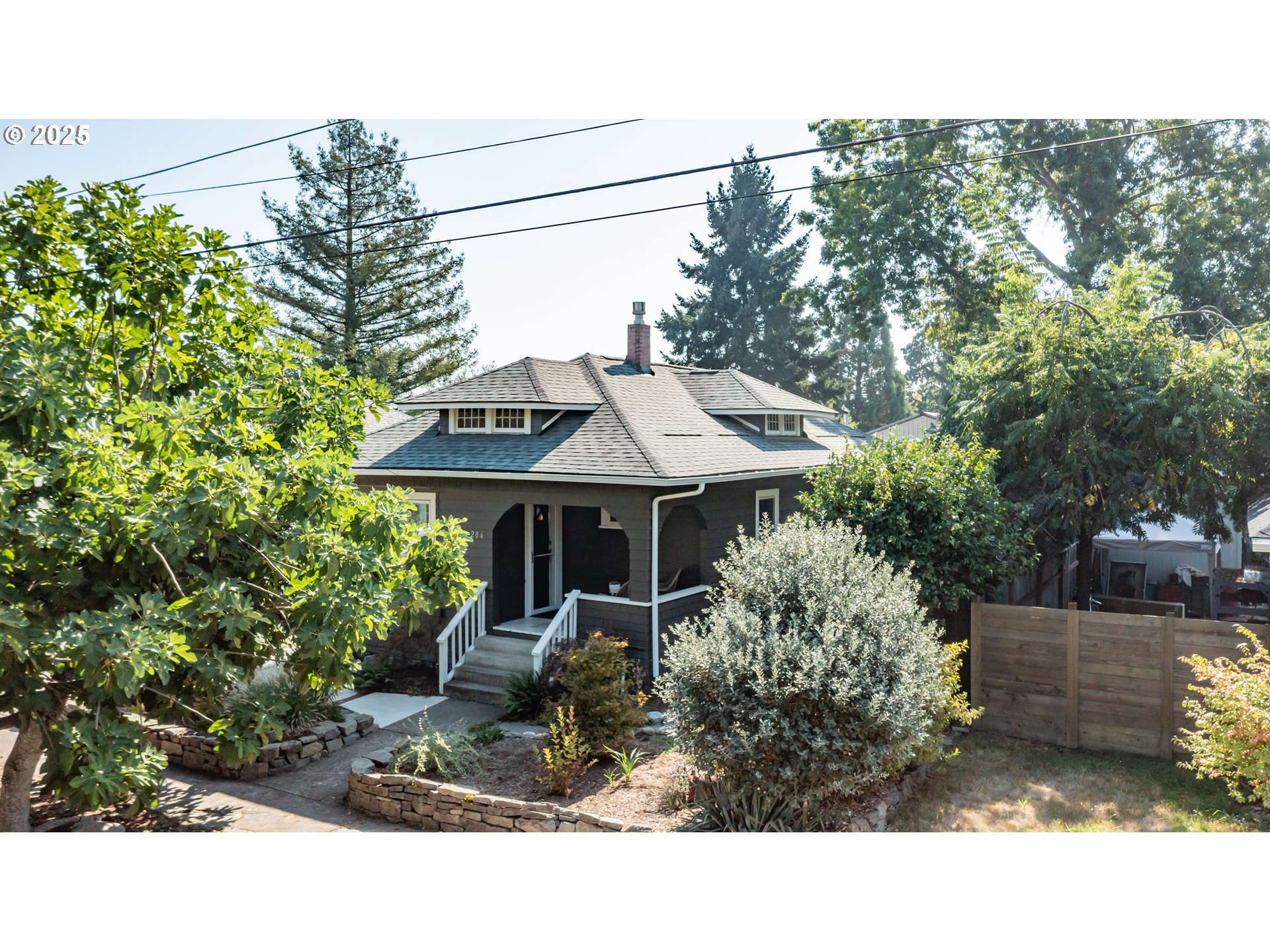 206 East 5th Street Newberg, OR 97132 - Photo 32 of 48 a backyard of a house with a tree