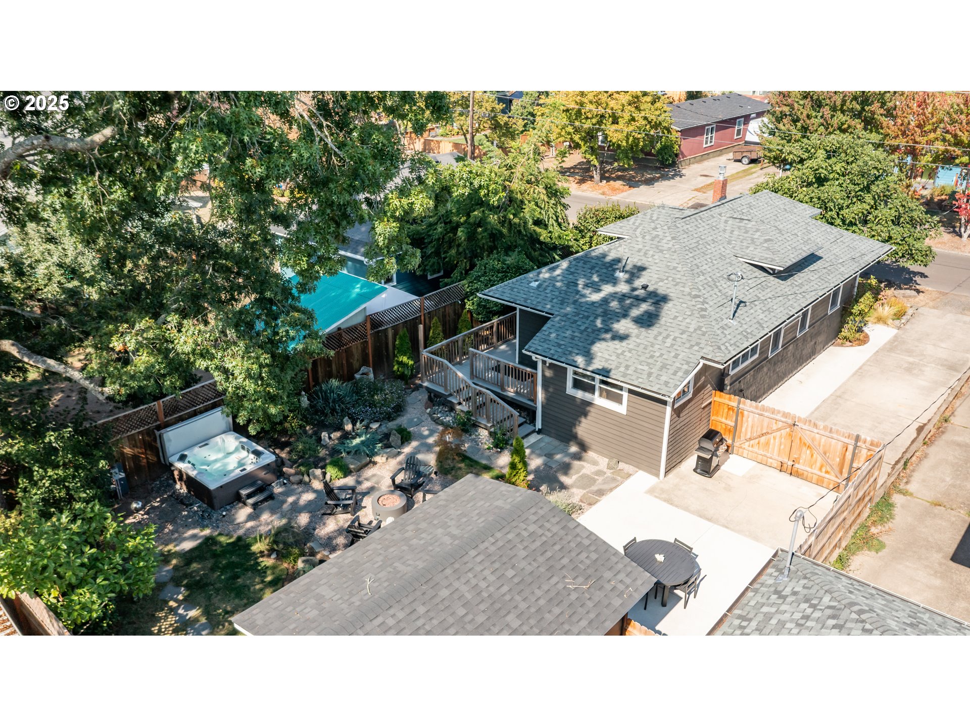 206 East 5th Street Newberg, OR 97132 - Photo 33 of 48 a picture of a city view