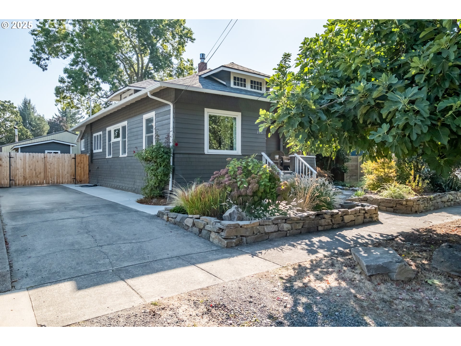 206 East 5th Street Newberg, OR 97132 - Photo 42 of 48 a front view of a house with a garden
