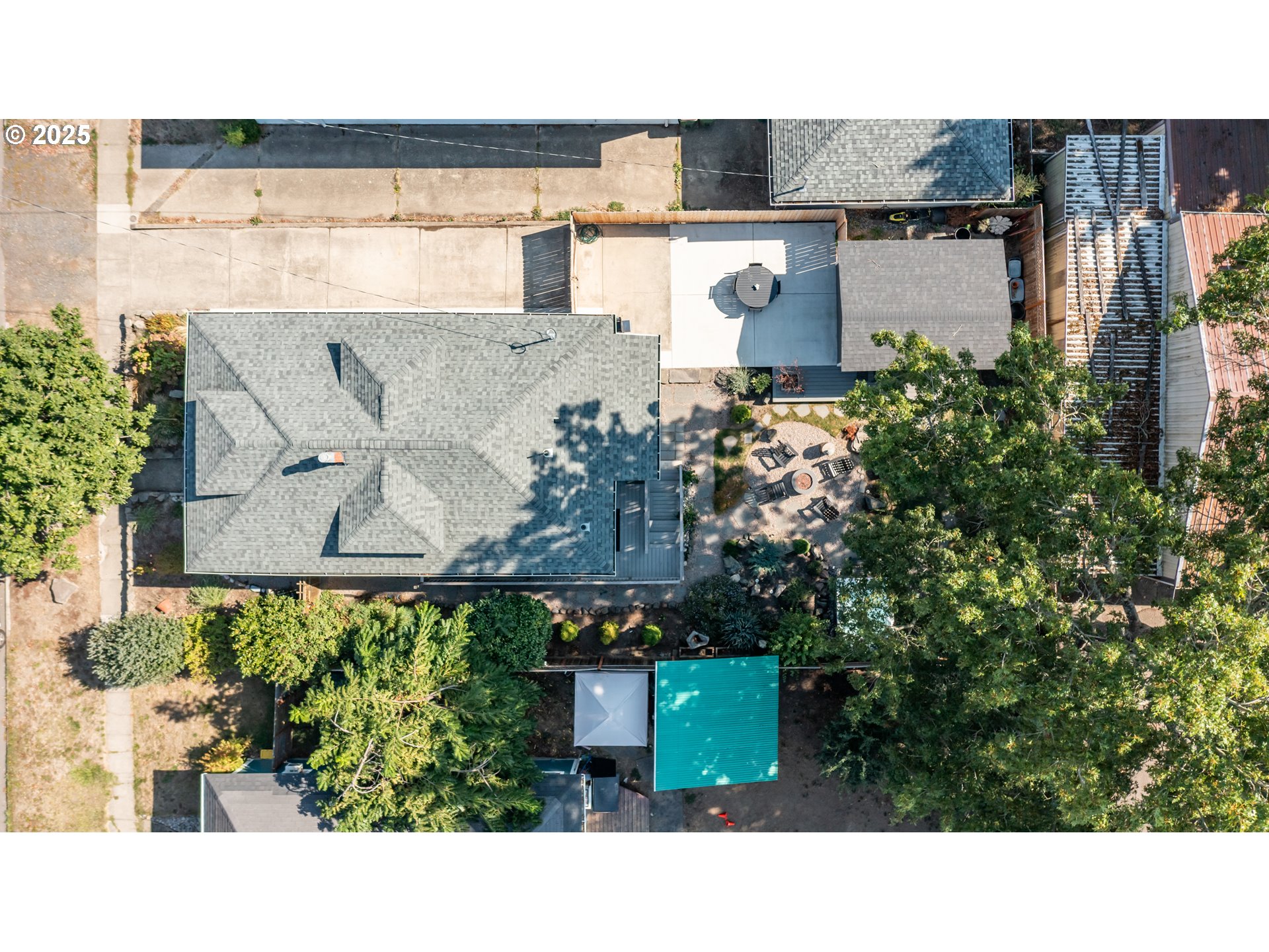 206 East 5th Street Newberg, OR 97132 - Photo 44 of 48 a black and white photo of a house