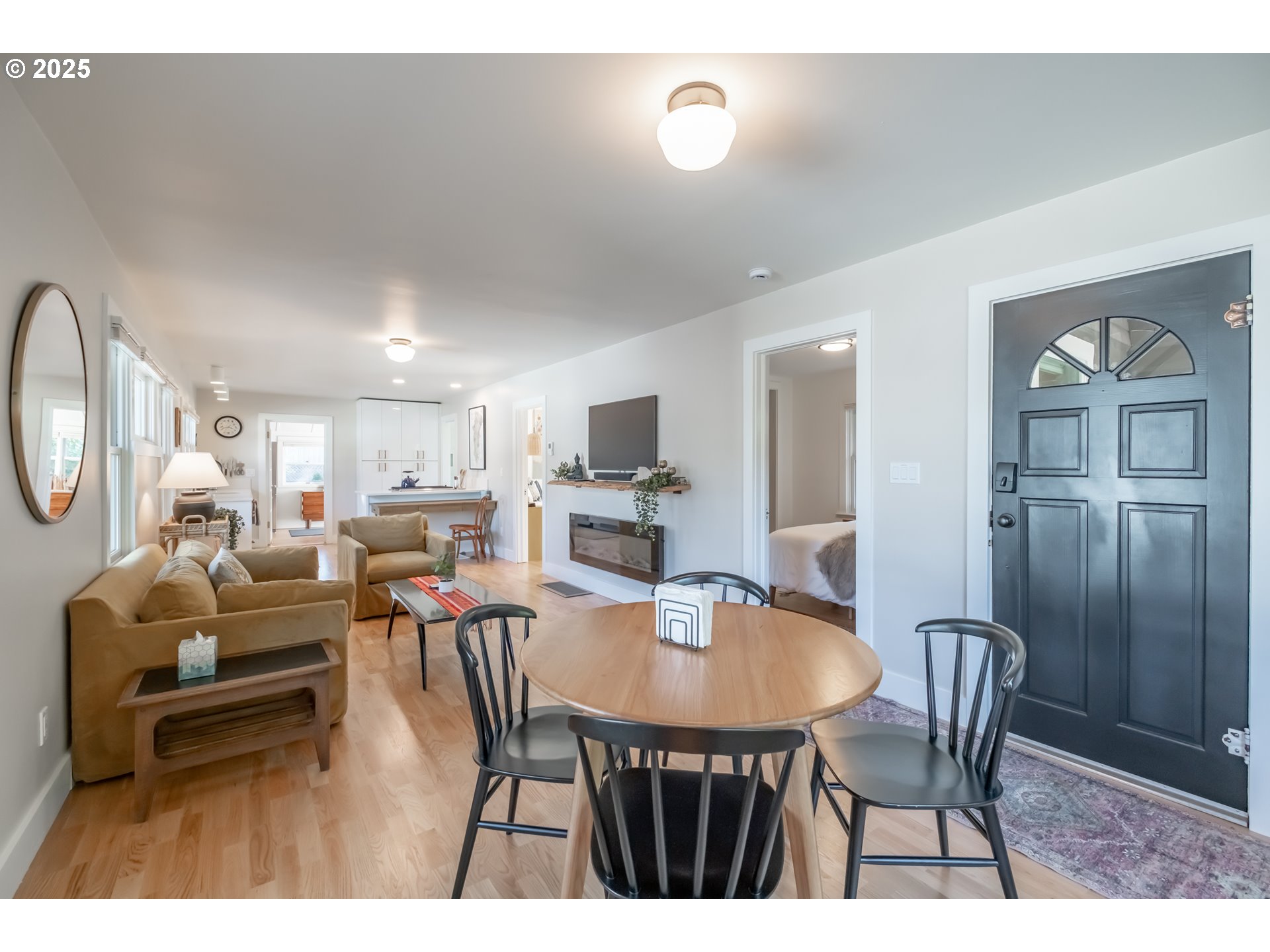 206 East 5th Street Newberg, OR 97132 - Photo 8 of 48 a dining room with furniture and window
