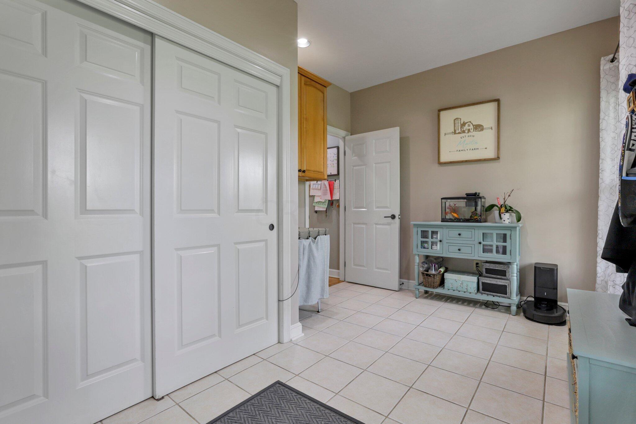 3715 York Road Southwest Pataskala, OH 43062 - Photo 28 of 81 Mudroom