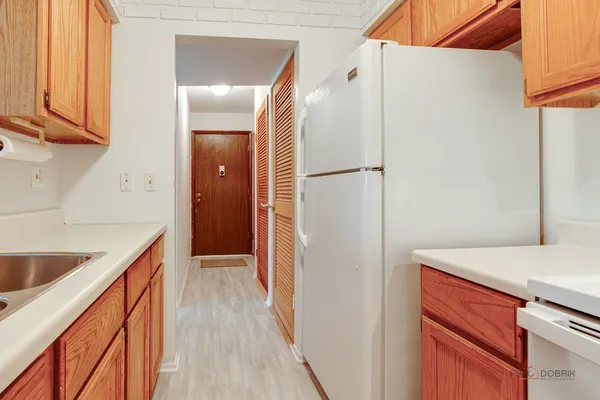 $160,000 | 625 West Huntington Commons Road, Unit 208, Mount Prospect, IL 60056