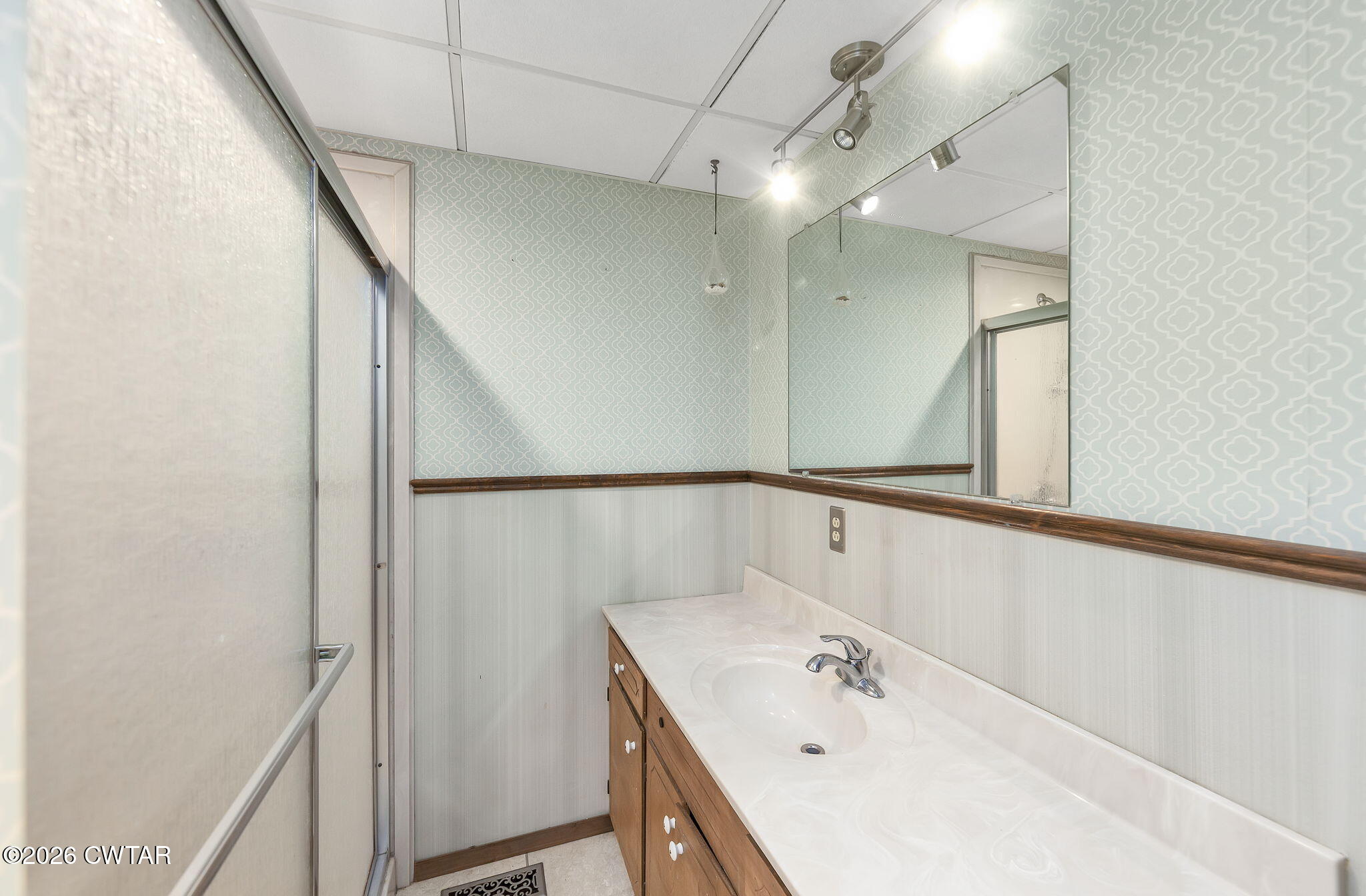 250 Collins Road Dresden, TN 38225 - Photo 20 of 43 a bathroom with a tub a sink and a window