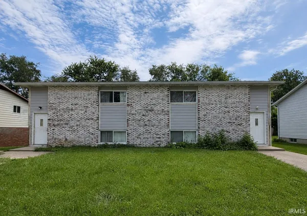 $279,900 | 851 South Park Square Drive, Bloomington, IN 47403