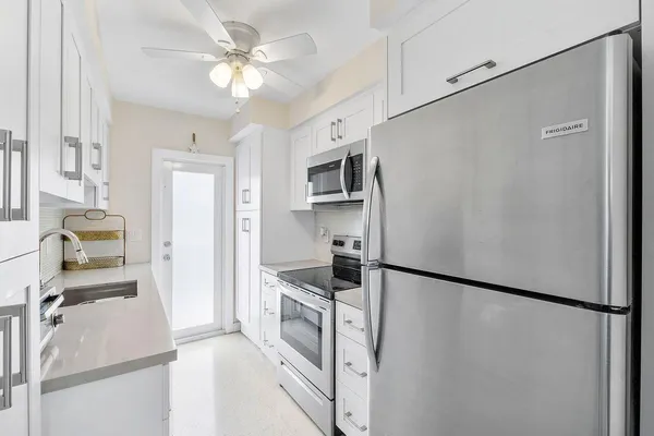 $2,500 | 1221 Hillsboro Mile, Unit 43B, Hillsboro Beach, FL 33064